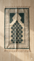 Janamaz Prayer Mat – Foam Padded Mihrab Islamic Prayer Rug (70 x 110 cm)